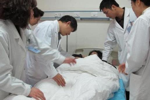 男医生给明星接生,温馨瞬间见证医者仁心